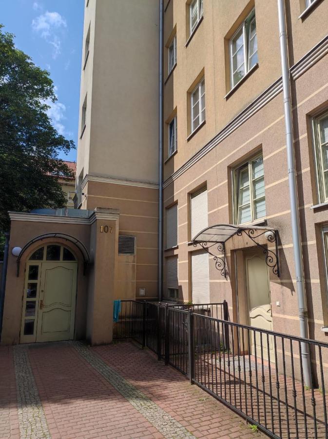 Apartament Przy Fontannie Neptuna Гданьск Экстерьер фото